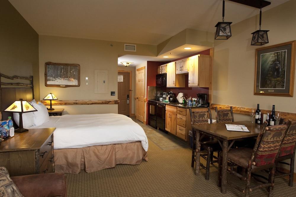 Hope Lake Lodge & Indoor Waterpark Cortland Exterior photo