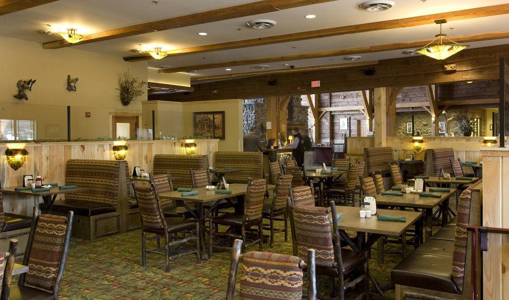 Hope Lake Lodge & Indoor Waterpark Cortland Exterior photo
