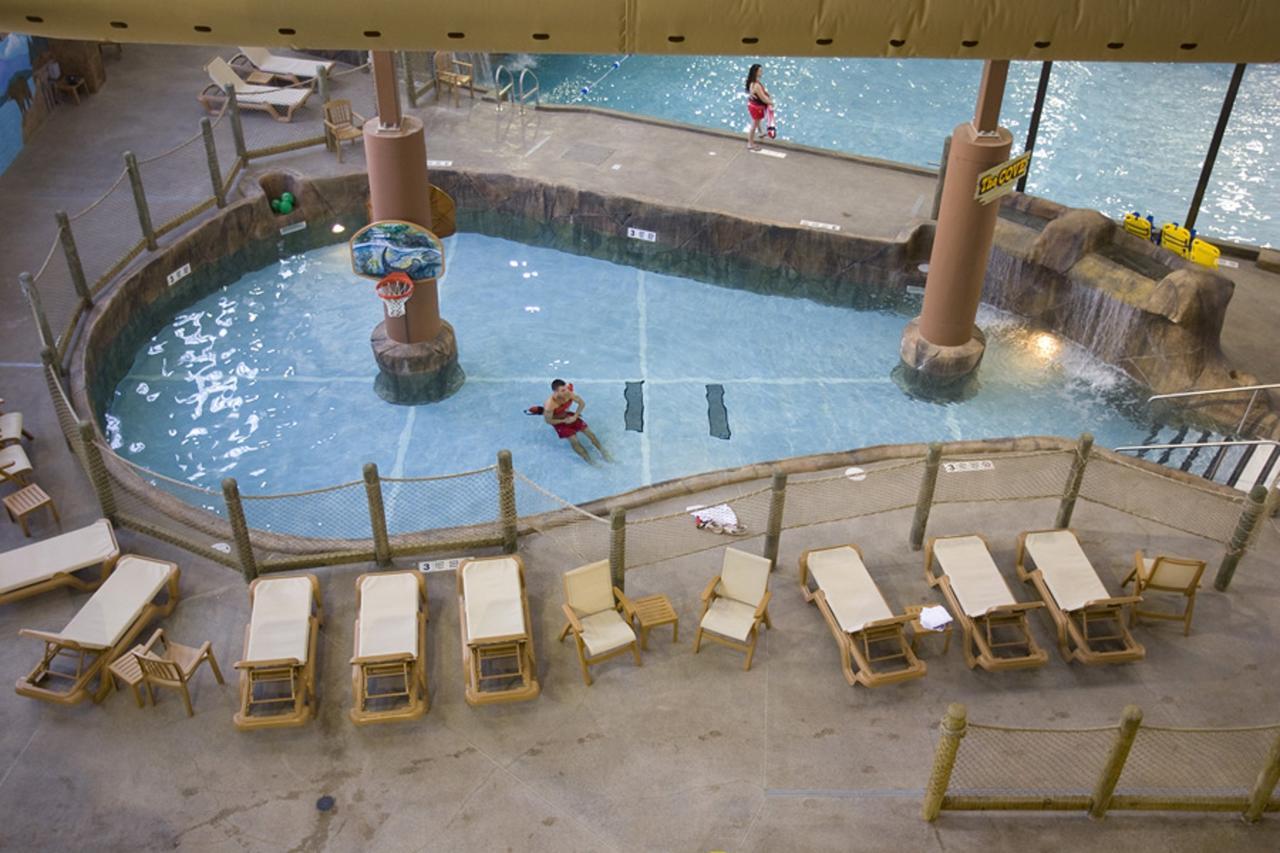 Hope Lake Lodge & Indoor Waterpark Cortland Exterior photo