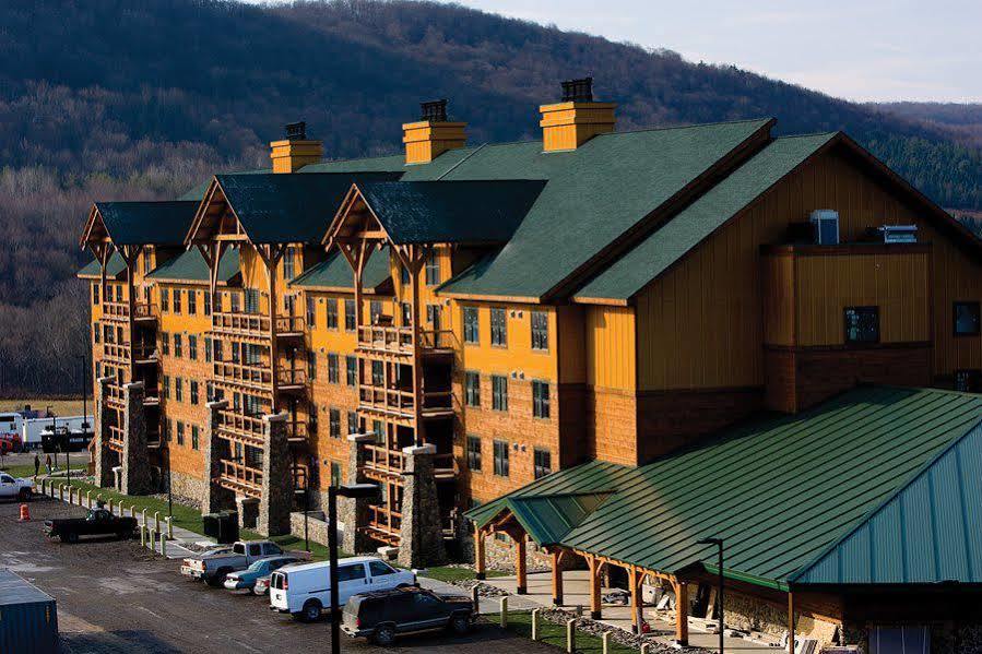Hope Lake Lodge & Indoor Waterpark Cortland Exterior photo