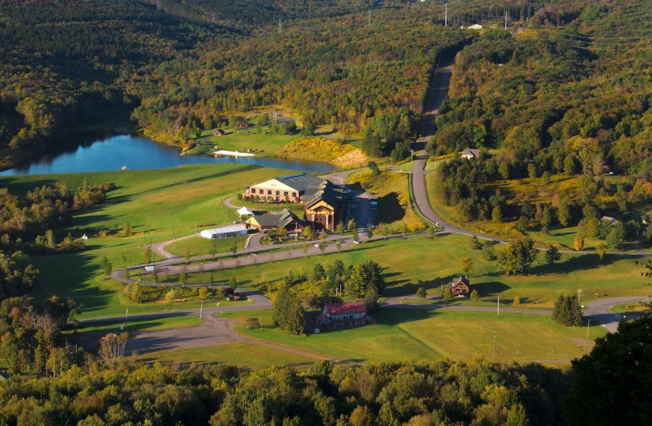Hope Lake Lodge & Indoor Waterpark Cortland Exterior photo